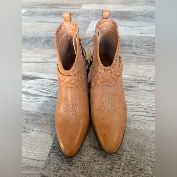 NWT Frye and Co. Womens Palma Stacked Heel Booties, Light Tan, Size 7 1/2 - Picture 4 of 7
